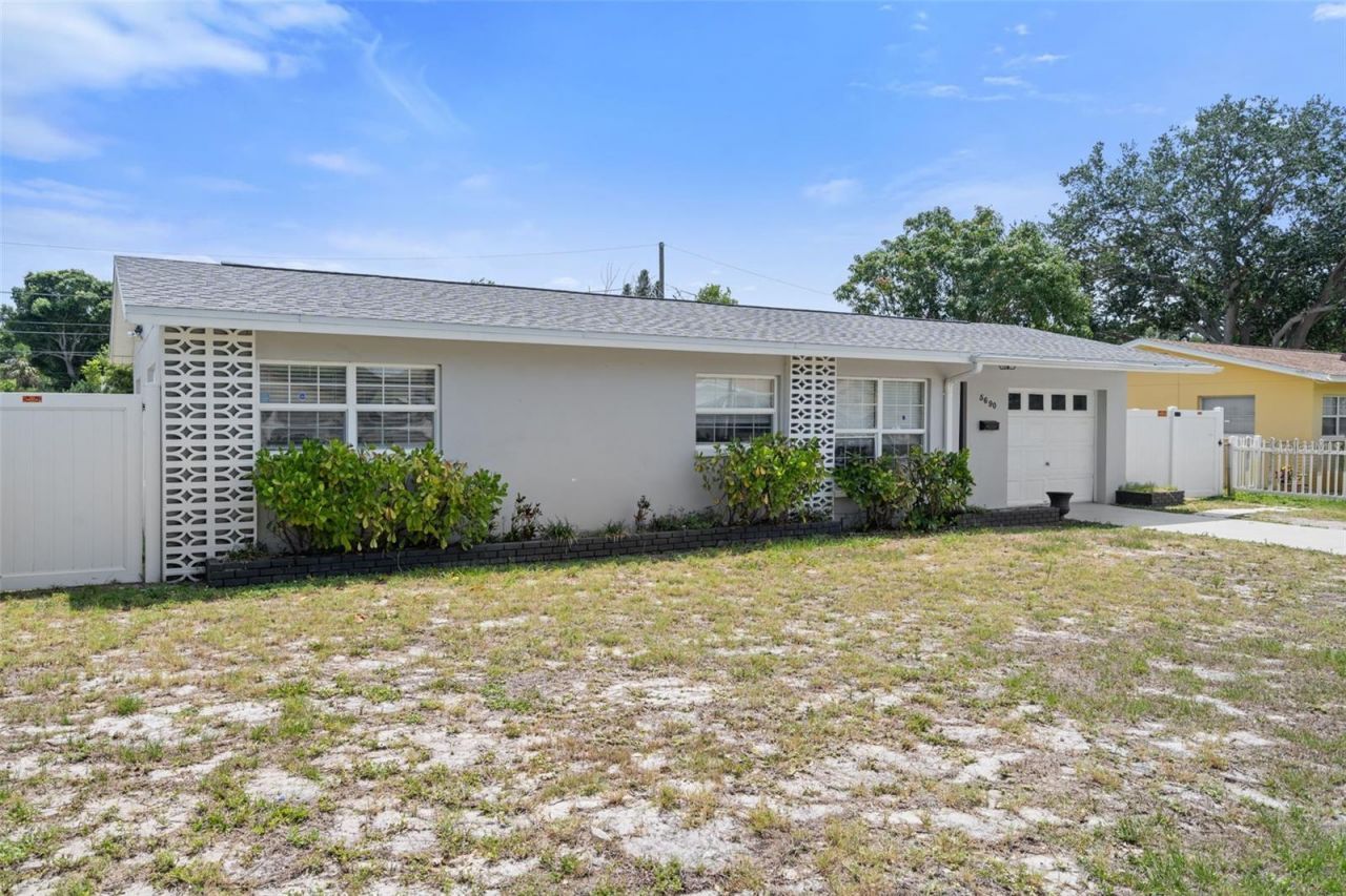 5690 6th Street S, Saint Petersburg, FL 33705 Photo