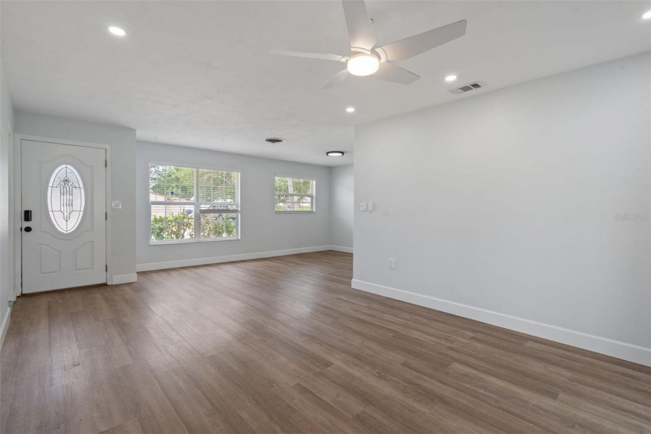 5690 6th Street S, Saint Petersburg, FL 33705 Photo