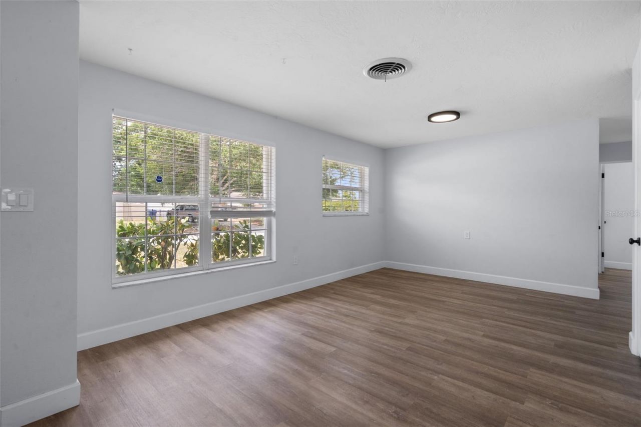 5690 6th Street S, Saint Petersburg, FL 33705 Photo