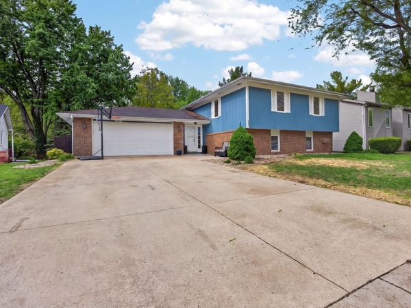 32 Kenfield Circle , Bloomington, IL 61704