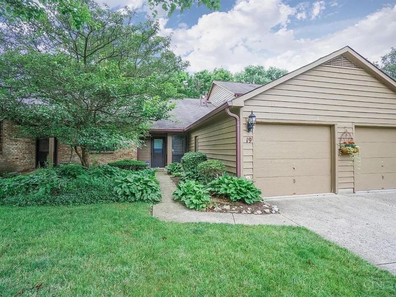 19 Evergreen Circle, Wyoming, OH 45215 Photo 1