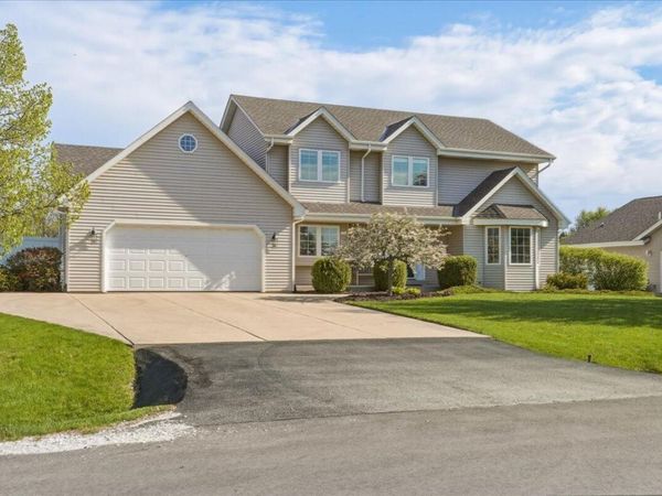 5800 Eagle Point Dr, Caledonia, WI 53406