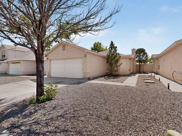 631 Vista Luna Lane SW, Albuquerque, NM 87121