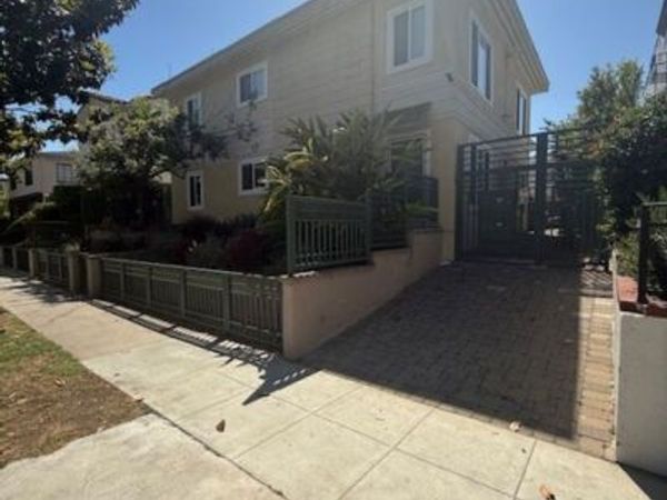 433 S Doheny Drive, Unit A, Beverly Hills, CA 90211