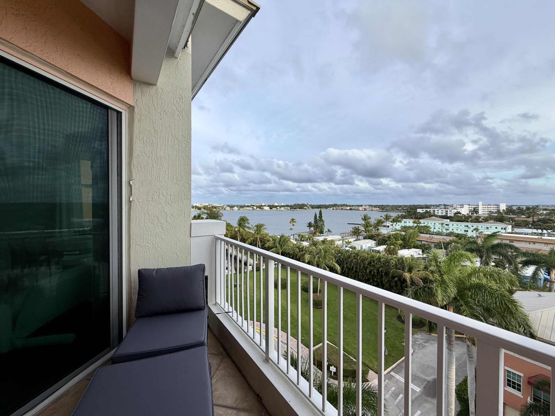 804 E Windward Way, Unit Ph15, Lantana, FL 33462 Photo