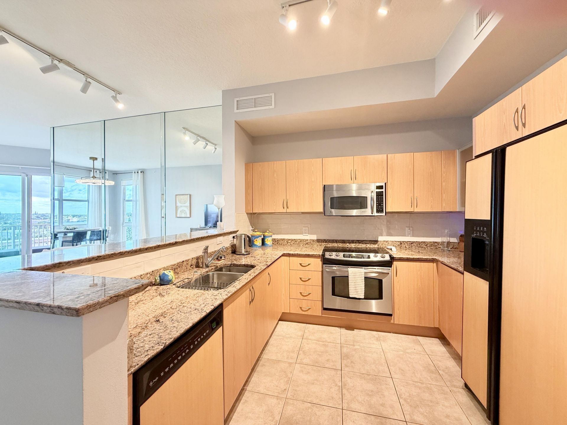 804 E Windward Way, Unit Ph15, Lantana, FL 33462 Photo