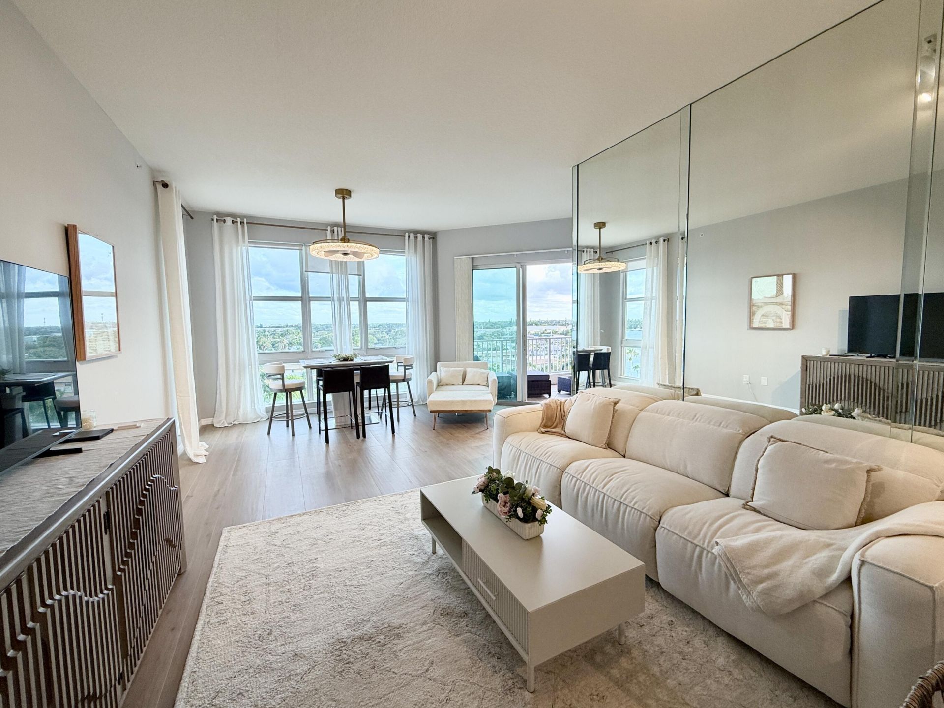804 E Windward Way, Unit Ph15, Lantana, FL 33462 Photo