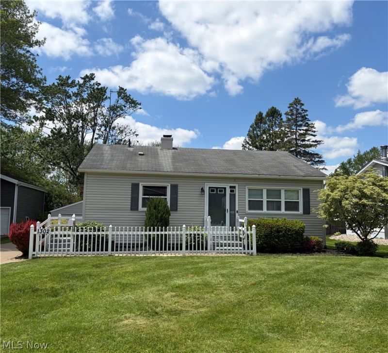 1302 Bel Air Drive Nw, North Canton, OH 44720 Main Photo