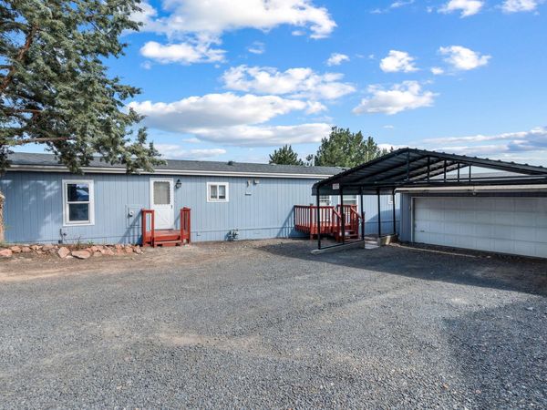 215 SE J Street, Madras, OR 97741