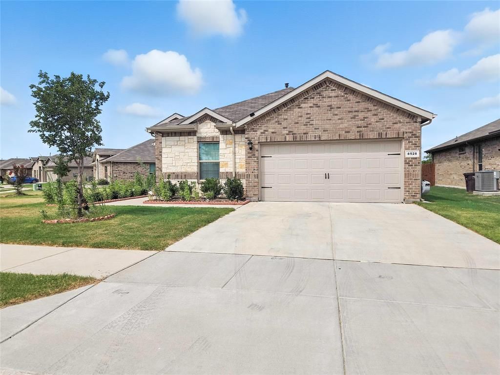 8528 Berry Crest Street, Fort Worth, TX 76179 Main Photo