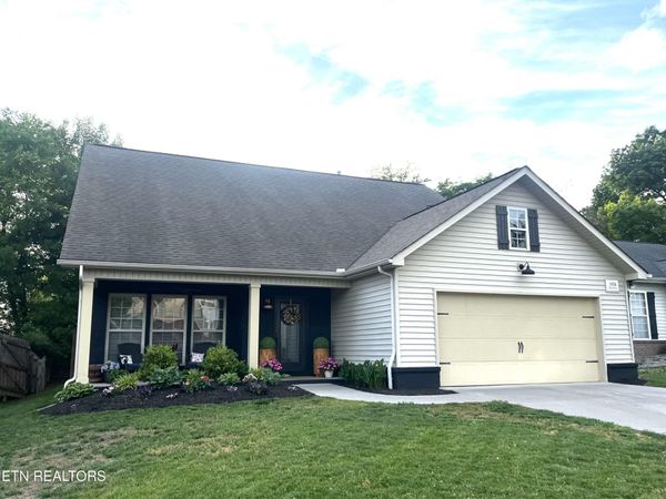 1956 Mahogany Wood Tr, Knoxville, TN 37920