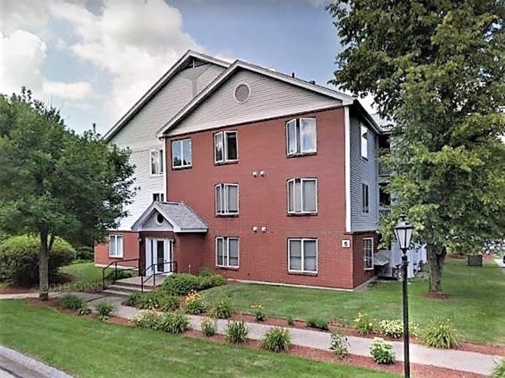 5 Timberwood Drive, Unit 205, Goffstown, NH 03045 Main Photo