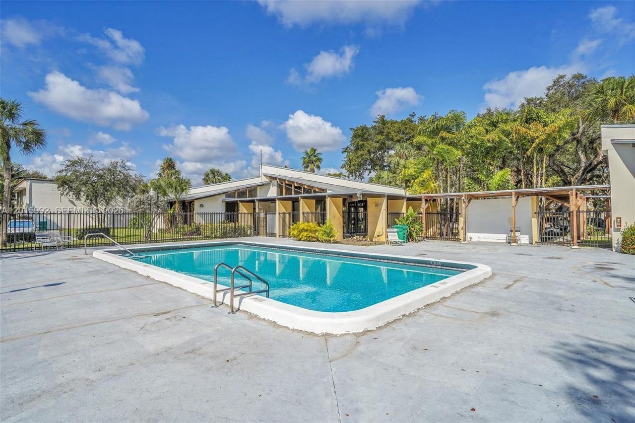 3300 Atlanta St, Unit 15F, Hollywood, FL 33021 Photo