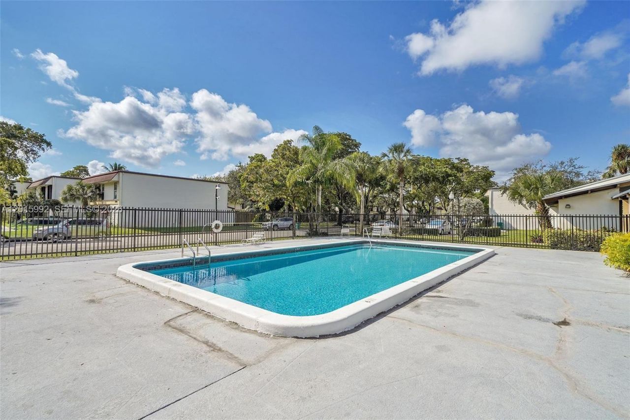 3300 Atlanta St, Unit 15F, Hollywood, FL 33021 Photo