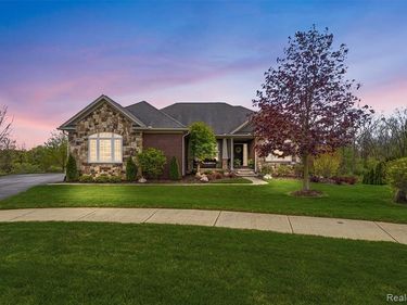 660 Willow Lake Court, Oxford Twp, MI 48371
