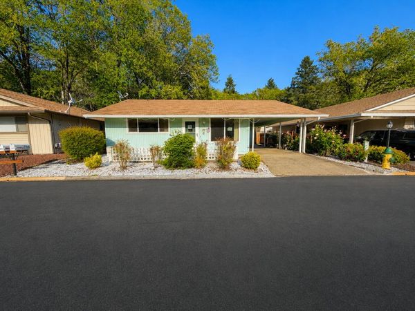 734 Brookside Circle, Rogue River, OR 97537