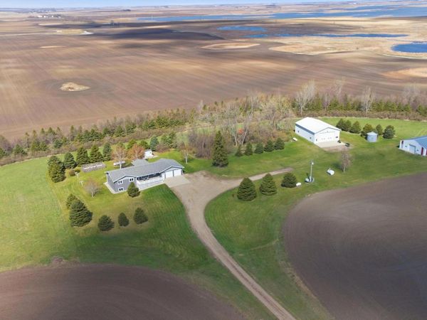 5083 104th Avenue SE, Litchville, ND 58461