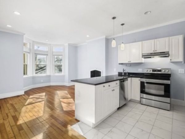 1834 Beacon St, Unit 5, Brookline, MA 02445