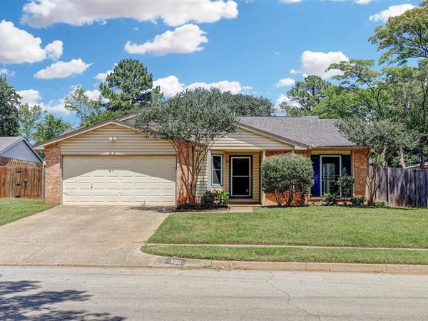 500 Moss Hill Lane , Euless, TX 76039