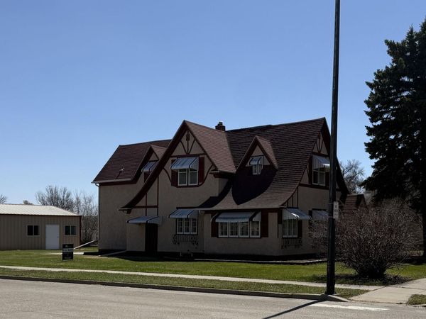 806 GRIGGS Avenue, Grafton, ND 58237