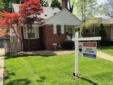 21114 Huntington Avenue, Harper Woods, MI 48225