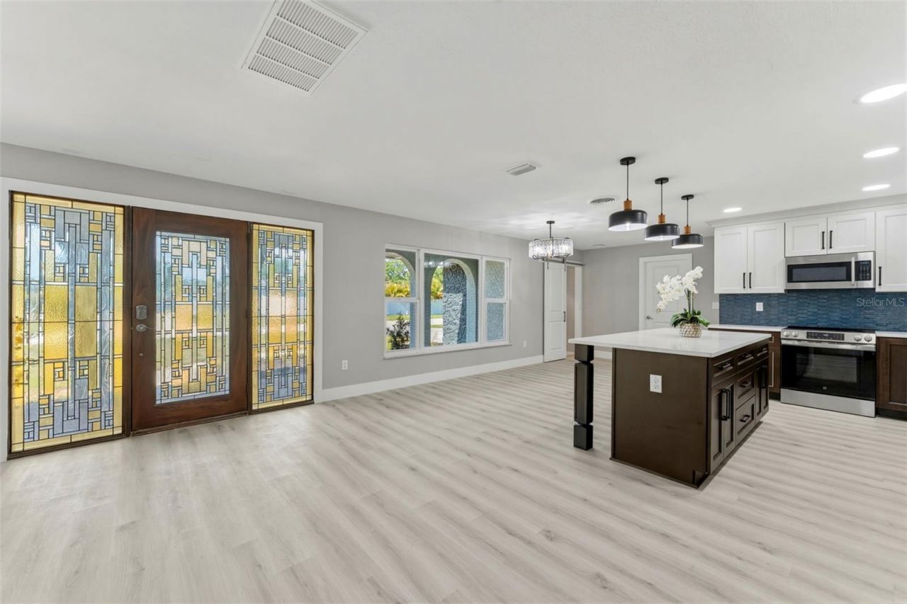 140 88th Avenue Ne, Saint Petersburg, FL 33702 Photo