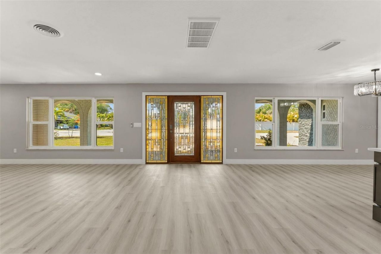 140 88th Avenue Ne, Saint Petersburg, FL 33702 Photo