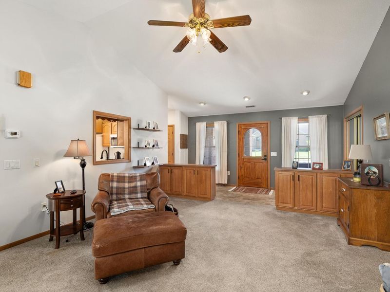 618 Linden Lane, Willard, OH 44890 Photo 7