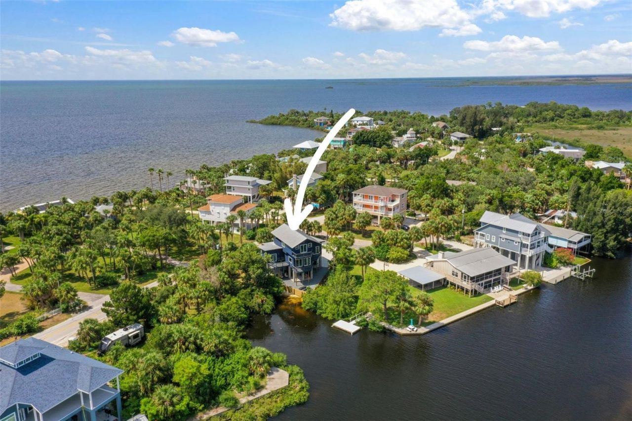 10701 Pine Island Drive , Weeki Wachee, FL 34607 Photo