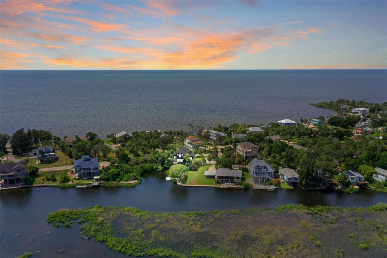 10701 Pine Island Drive , Weeki Wachee, FL 34607 Photo
