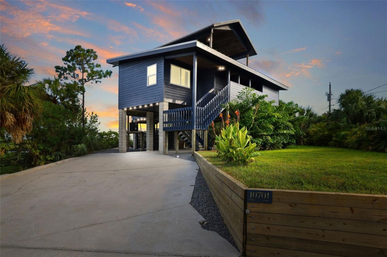 10701 Pine Island Drive , Weeki Wachee, FL 34607 Photo