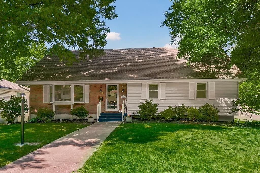 6706 N Bellefontaine Avenue, Gladstone, MO 64119 Main Photo