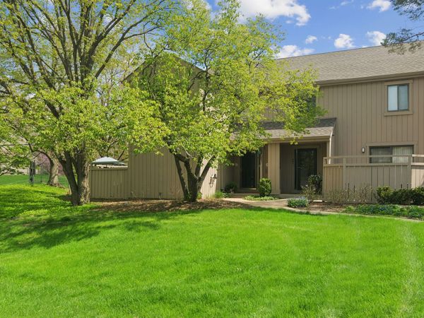 471 Old Barn Road , Lake Barrington, IL 60010