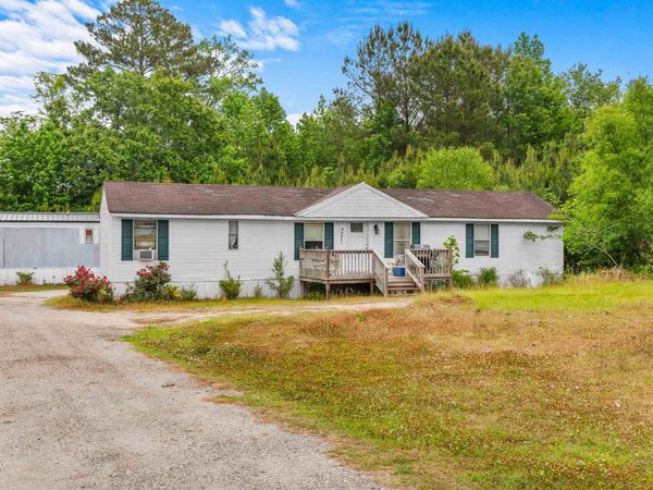 2087 Carries Ln., Longs, SC 29568