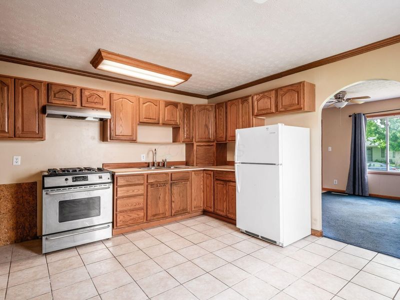 2750 Gibson Drive, Columbus, OH 43207 Photo 10