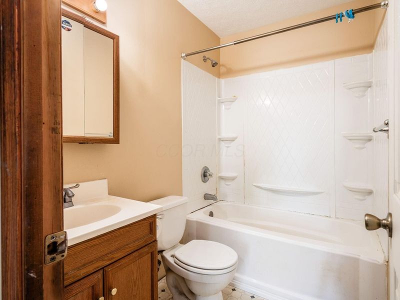 2750 Gibson Drive, Columbus, OH 43207 Photo 22