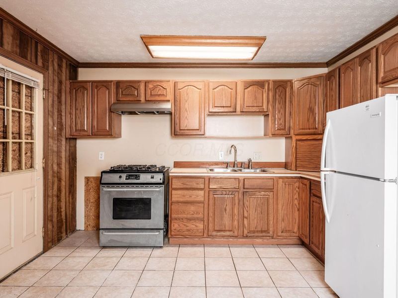 2750 Gibson Drive, Columbus, OH 43207 Photo 9