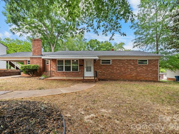 411 20TH Avenue NE, Hickory, NC 28601
