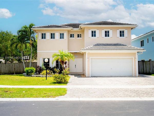 2890 NE 4th St , Homestead, FL 33033