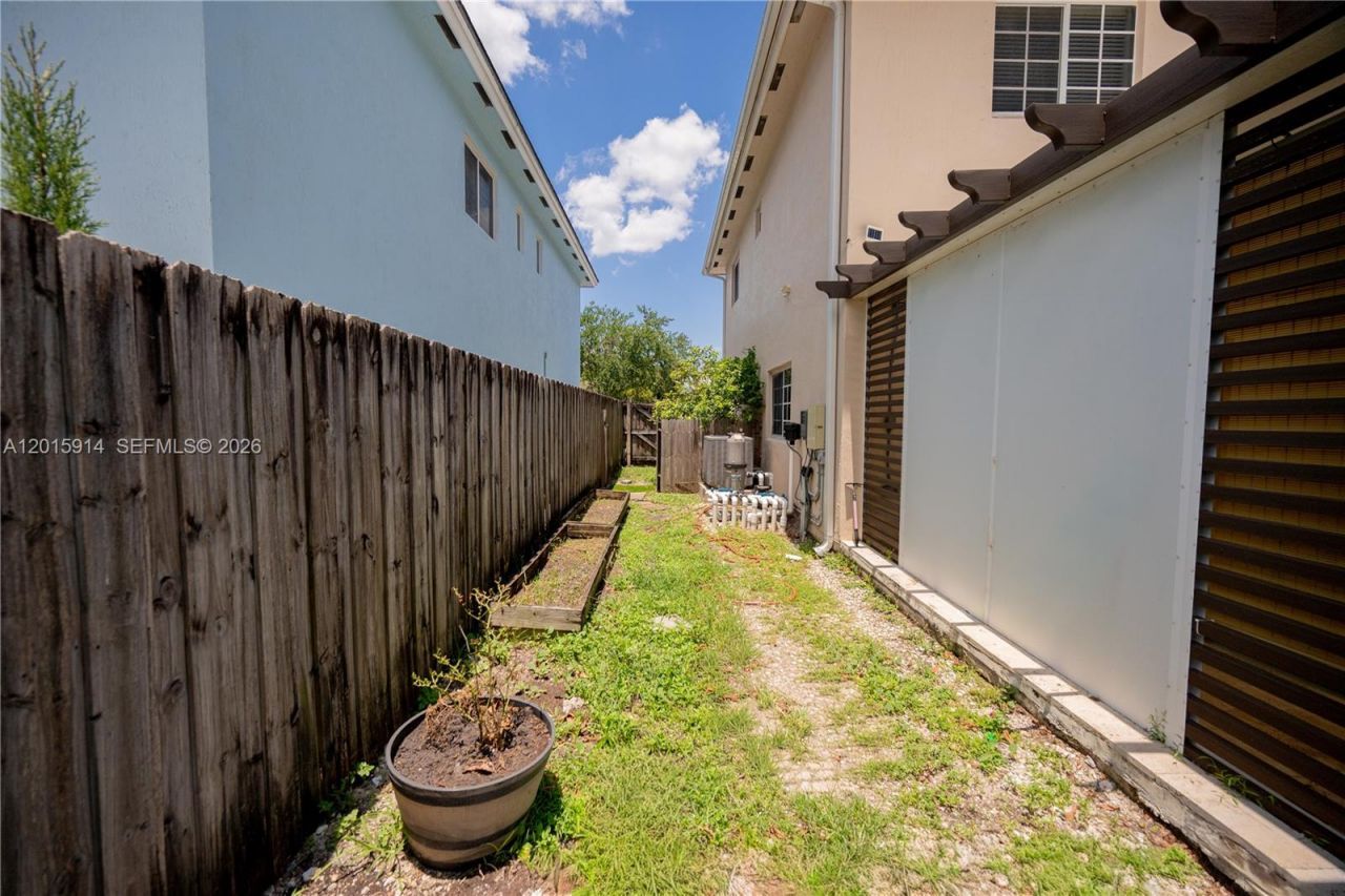 2890 NE 4th St, Homestead, FL 33033 Photo