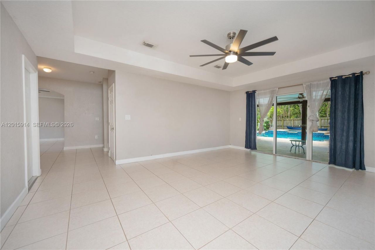 2890 NE 4th St, Homestead, FL 33033 Photo