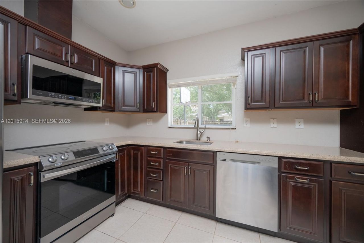 2890 NE 4th St, Homestead, FL 33033 Photo
