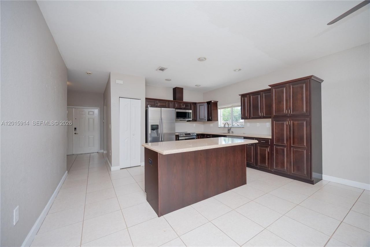 2890 NE 4th St, Homestead, FL 33033 Photo