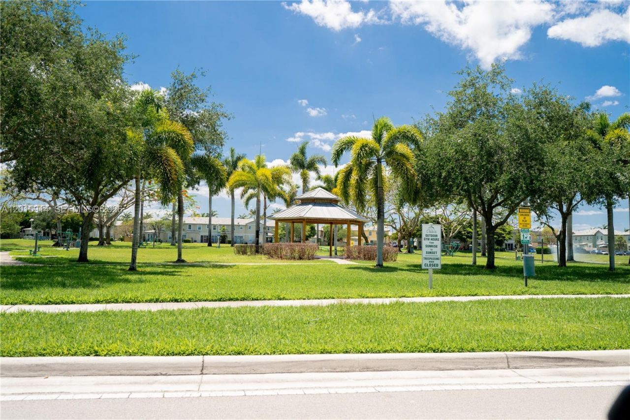 2890 NE 4th St, Homestead, FL 33033 Photo