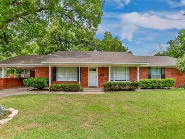 215 E Tennie Street , Gainesville, TX 76240