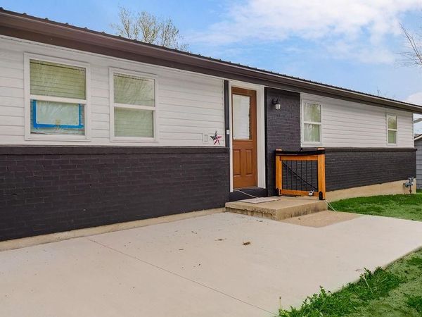 1001 Main Street, Waverly, MO 64096