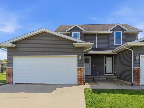 3104 SW Blackberry Circle, Cedar Rapids, IA 52404