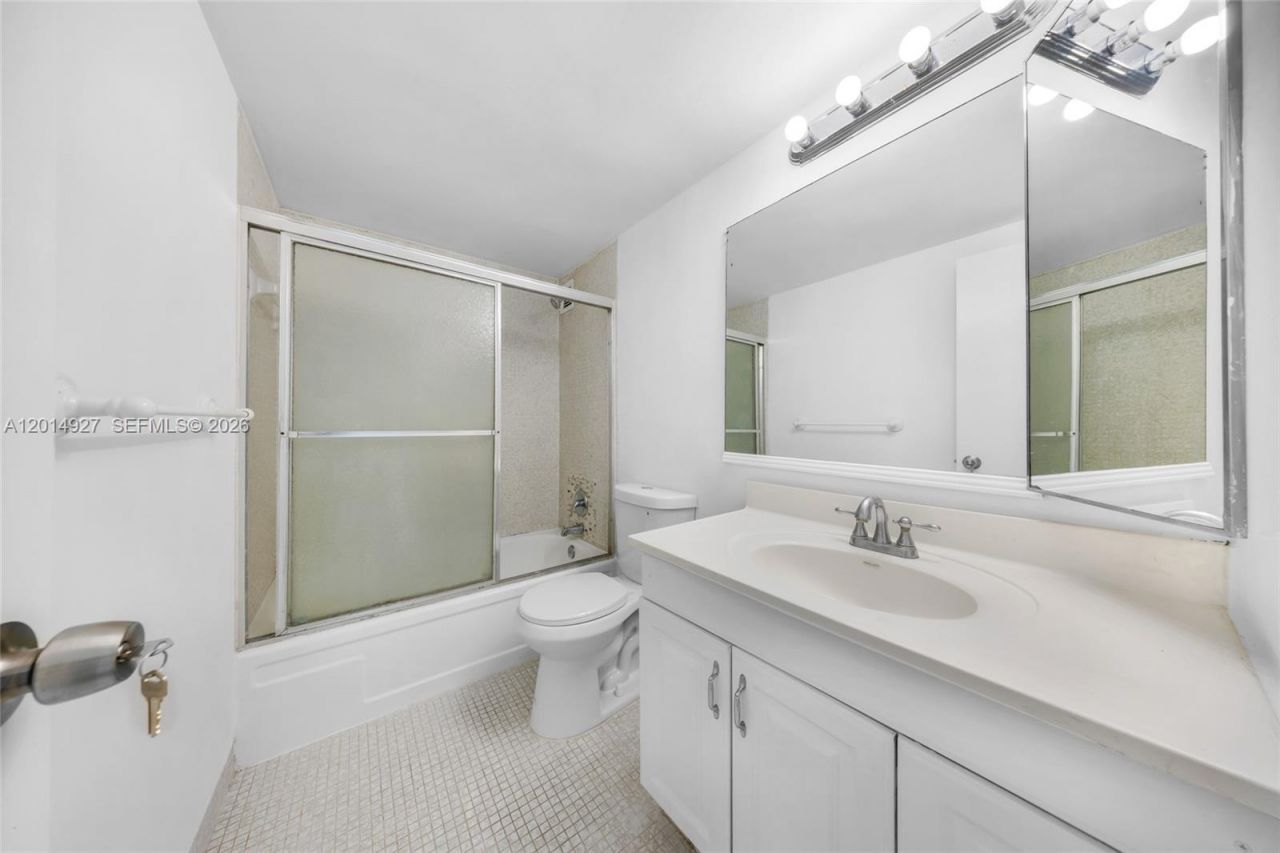 1865 79th St Cswy , Unit 14D, North Bay Village, FL 33141 Photo