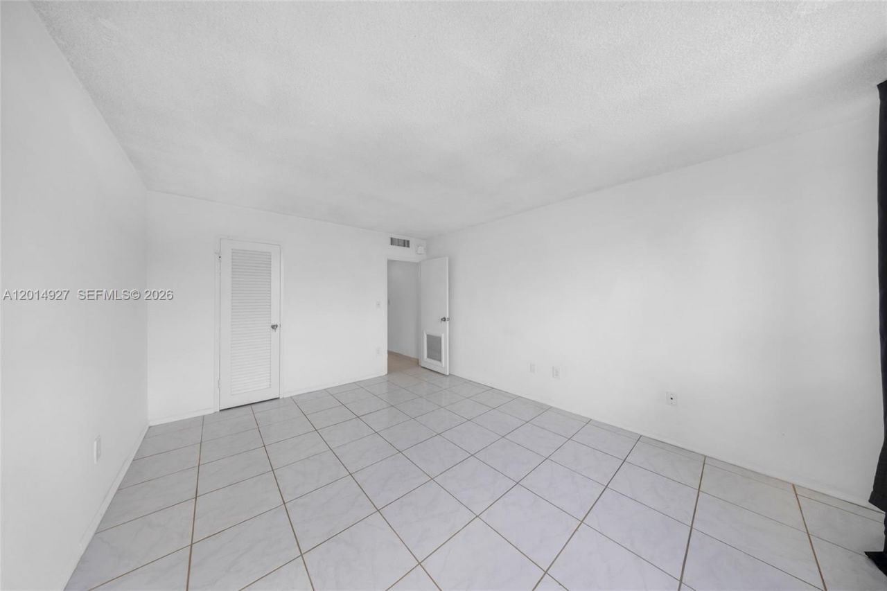 1865 79th St Cswy , Unit 14D, North Bay Village, FL 33141 Photo