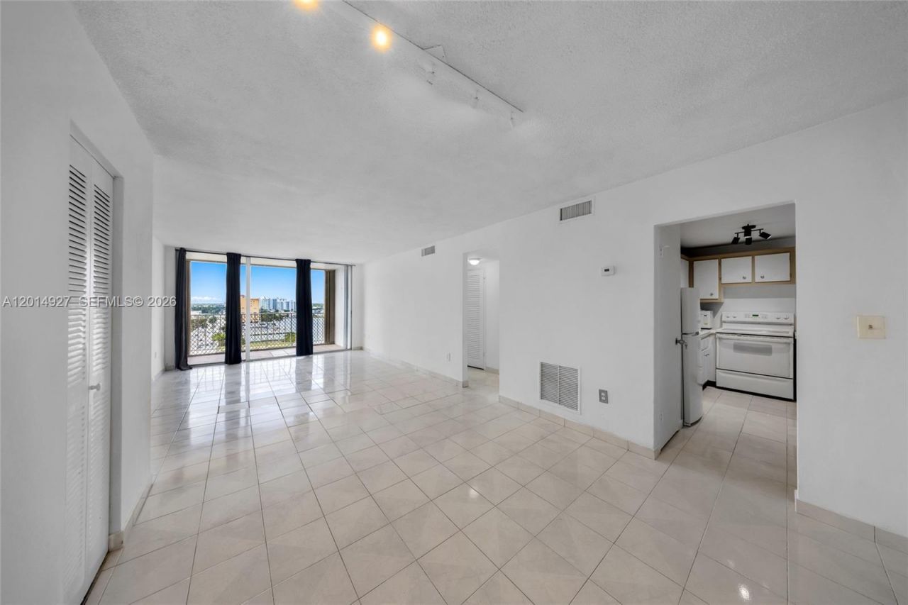 1865 79th St Cswy , Unit 14D, North Bay Village, FL 33141 Photo